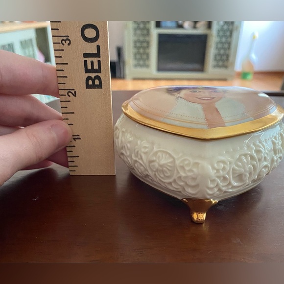 Princess Diana Music Box- Certificate of Authenticity from Ardleigh Elliott - Picture 7 of 10